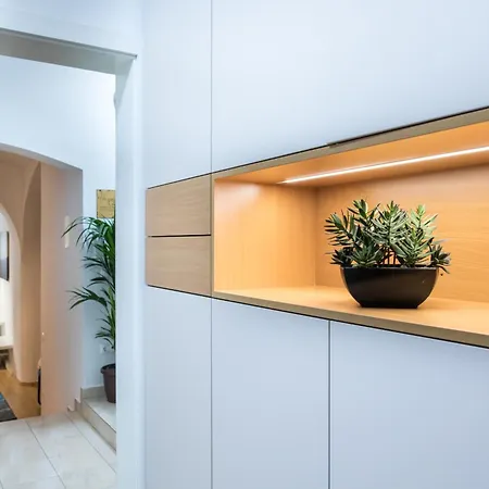 Atrium Haven Next To Tivoli Park Apartment *